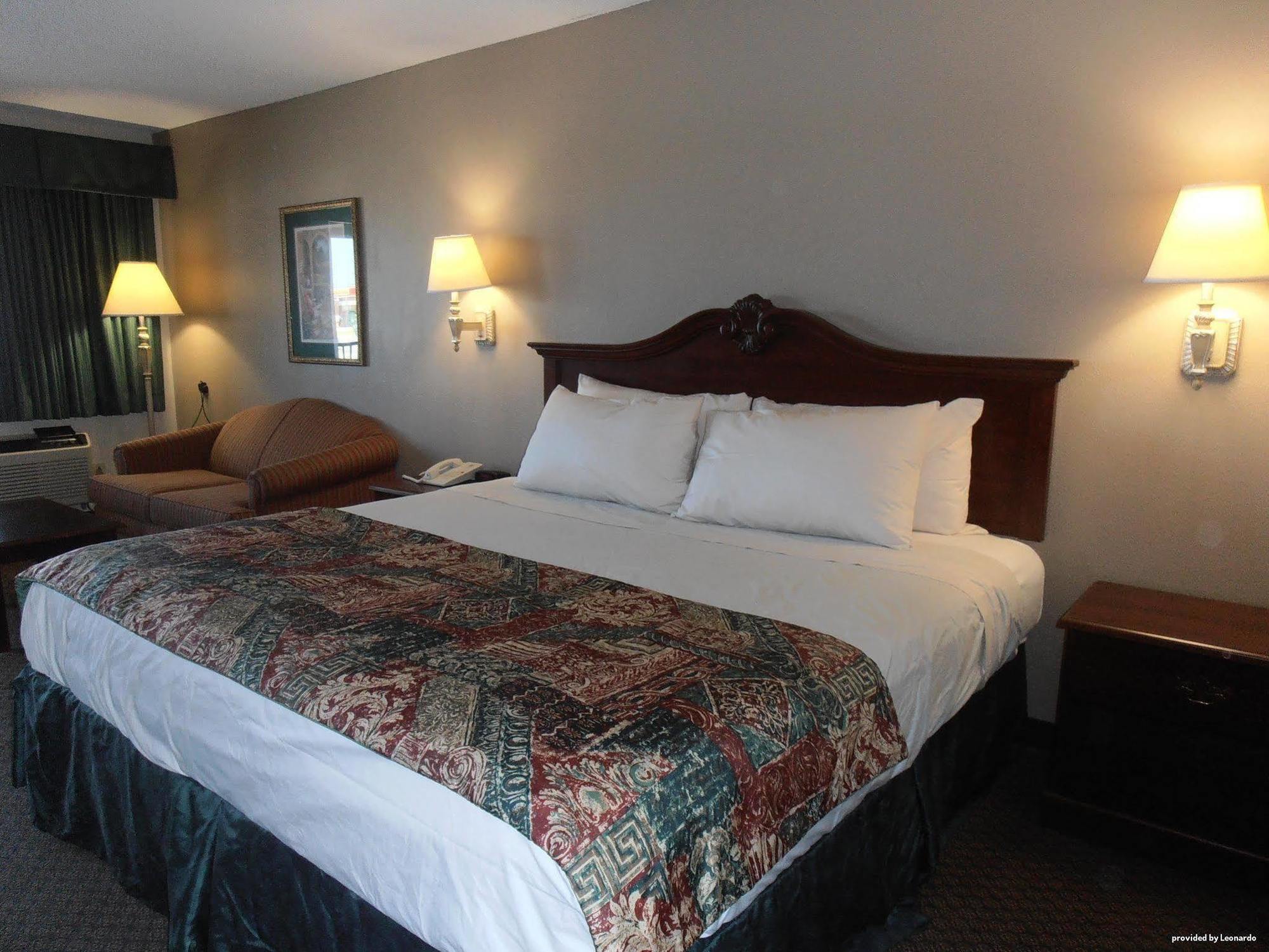 Days Inn & Suites By Wyndham Warner Robins Near Robins Afb Kültér fotó