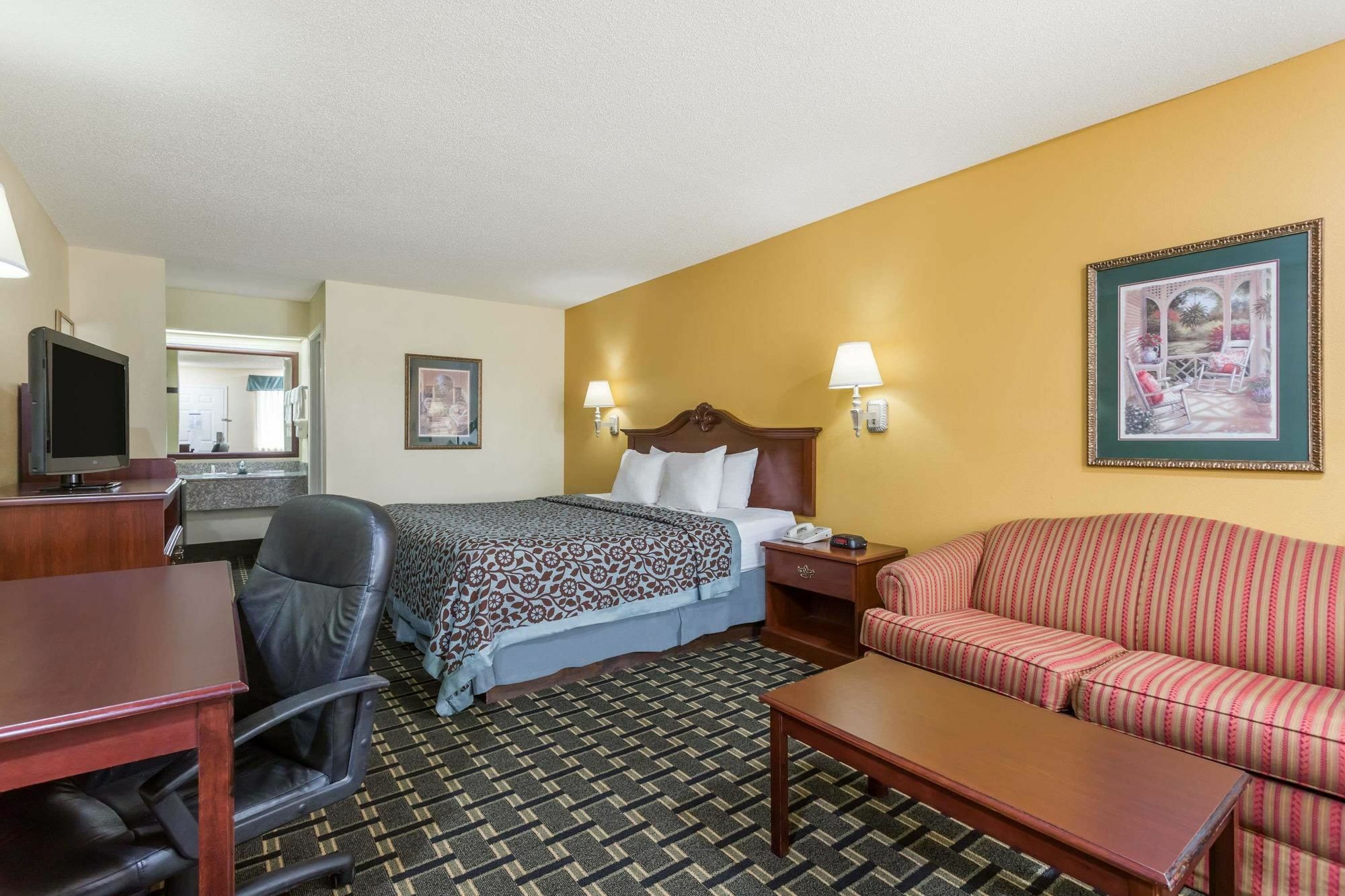Days Inn & Suites By Wyndham Warner Robins Near Robins Afb Kültér fotó